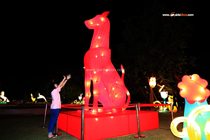 โคมไฟ-เทศกาลตรุษจีน-เซ็นทรัลอุบล-02.jpg
