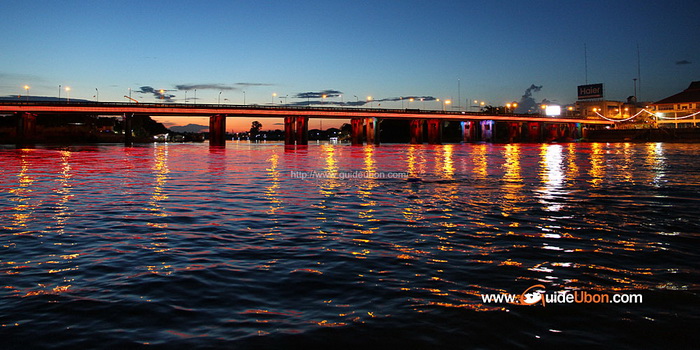 แสงสี-สะพานข้ามแม่น้ำมูล-อุบล-6_resize.jpg