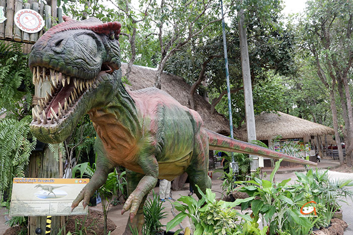 ไดโนเสาร์-สวนสัตว์อุบล-06.jpg
