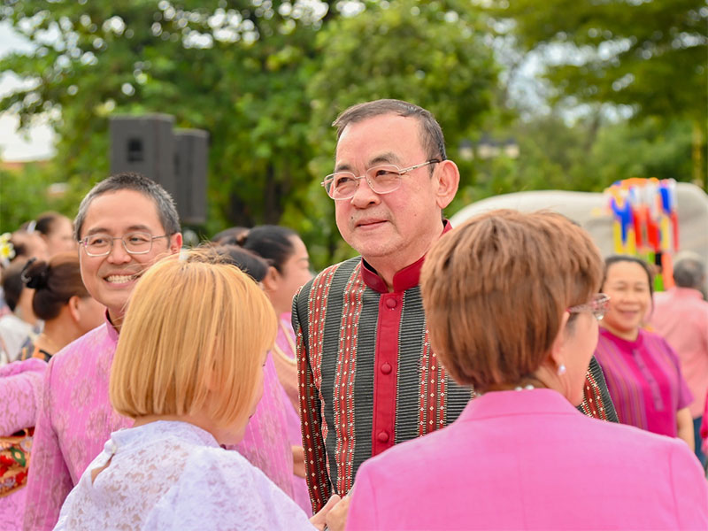นายก อบจ.อุบลฯ ย้ำ!!! ต้นเทียนเสร็จทันโชว์งานชักพระฯ สุราษฎร์ธานี แน่นอน