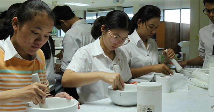 เภสัชมออุบล-ยาหม่องน้ำ-02.jpg