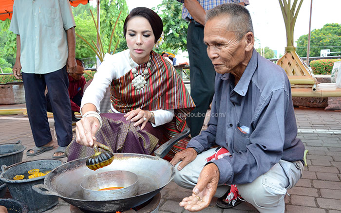 ถนนสายเทียน-อุบล-03.jpg