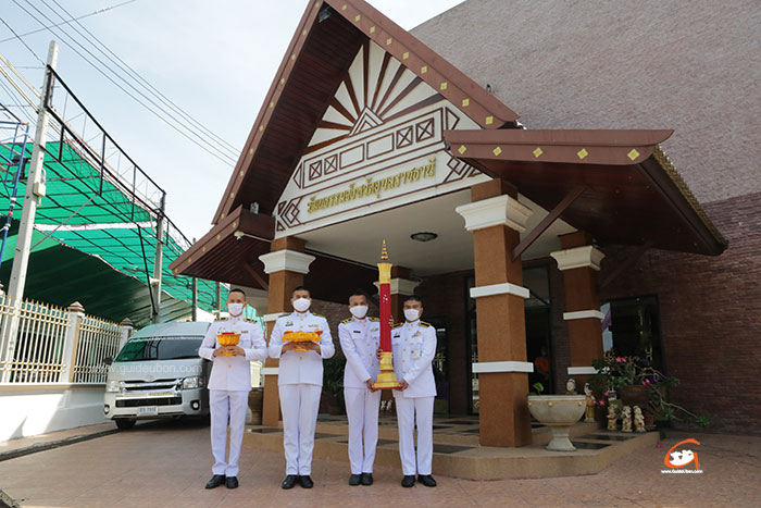 เทียนพรรษา-พระราชทาน-อุบล-02.jpg