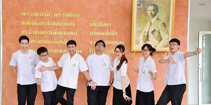 สายสุดา-ขวัญเพชร-บัณฑิตแพทย์เกียรตินิยม-06.jpg