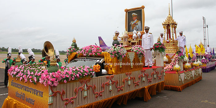 งานแห่เทียน-อุบล-10.jpg