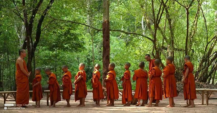 ทำวัตรเย็น-สามเณรปลูกปัญญาธรรม-02.jpg
