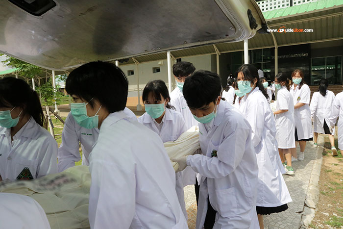 รับและส่ง-ร่างอาจารย์ใหญ่-11.jpg