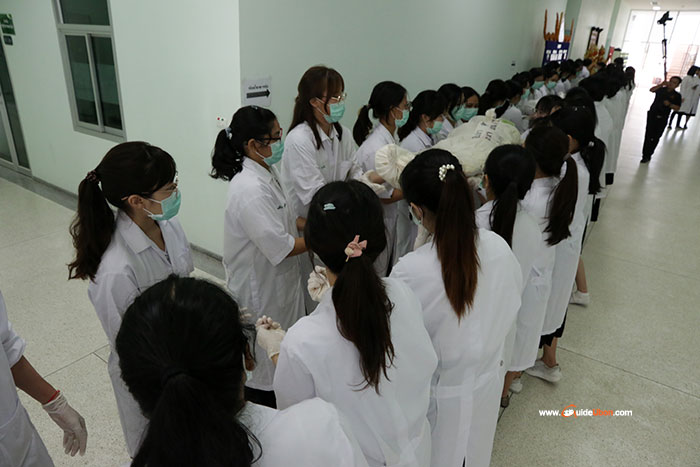 รับและส่ง-ร่างอาจารย์ใหญ่-10.jpg