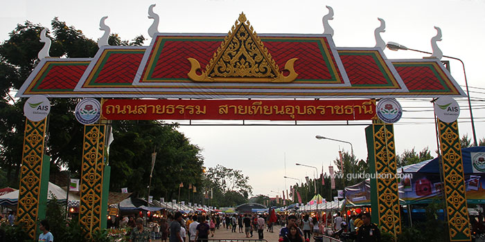 งานแห่เทียน-อุบล-05.jpg