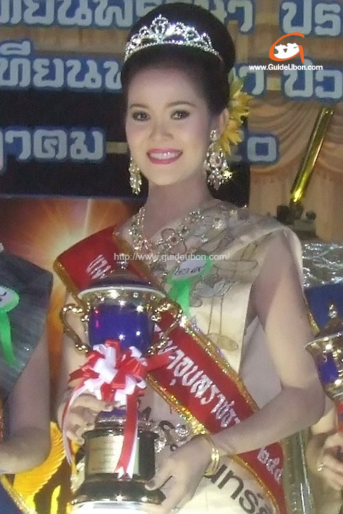 นางงามเทียนพรรษาอุบล-2550.jpg