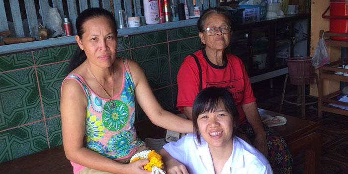 สายสุดา-ขวัญเพชร-บัณฑิตแพทย์เกียรตินิยม-04.jpg