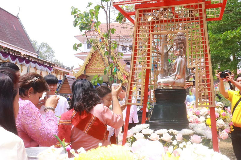 งานสงกรานต์ไทอุบล แห่ดอกไม้ ไหว้หลวงพ่อเงิน 700 ปี