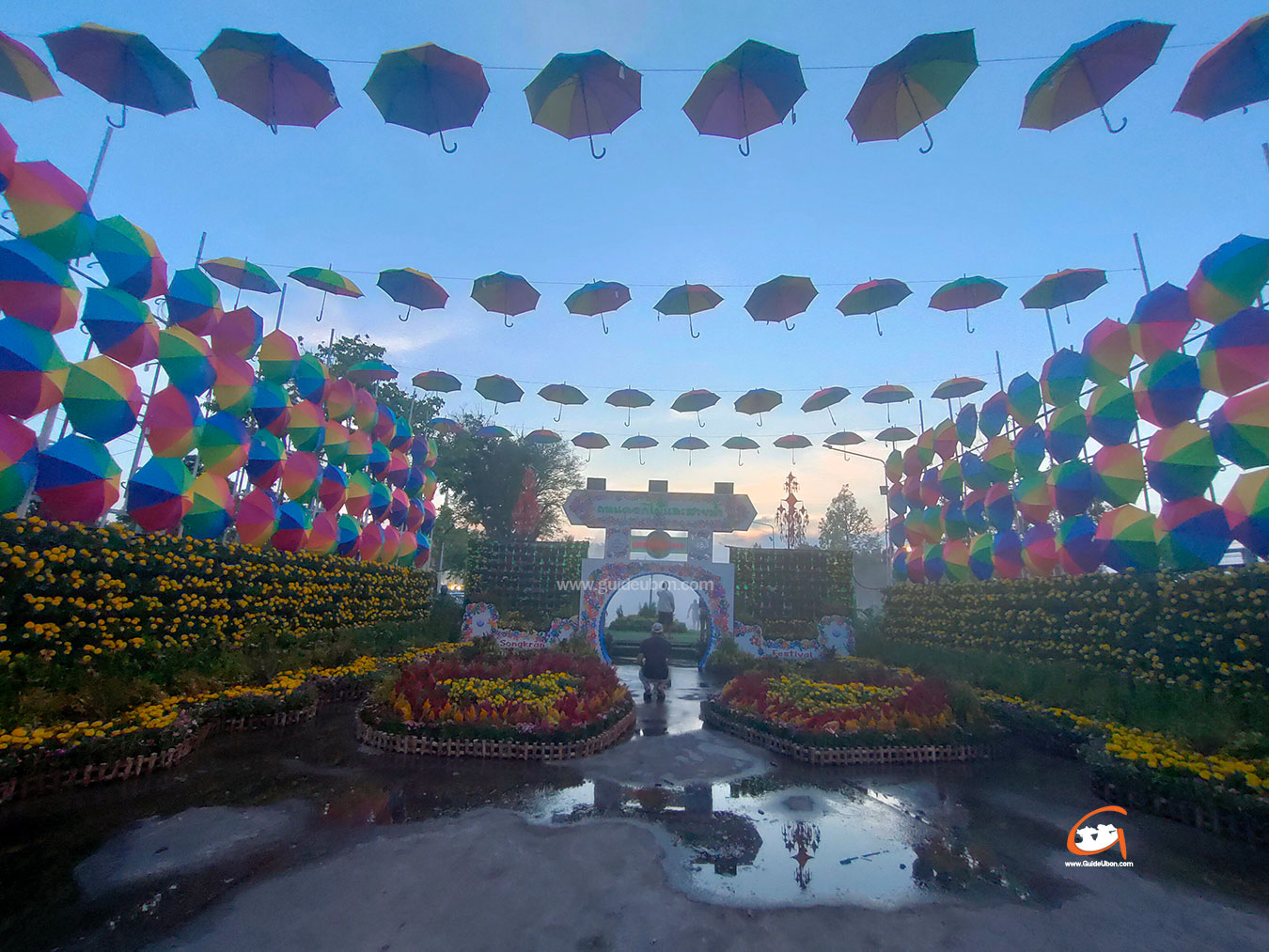 อุบลฯ เปิดงานประเพณีสงกรานต์ ถนนดอกไม้และสายน้ำ ปี 2568