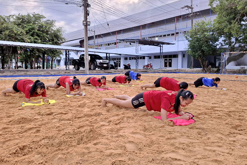 แฮนด์บอลชายหาดหญิงทีมชาติไทย เก็บตัวที่อุบล