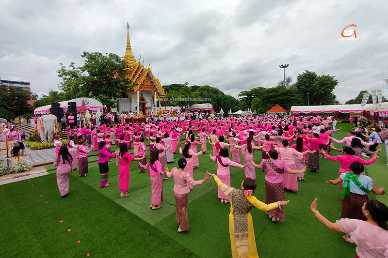 ประชาชนกว่า 1,000 คน ร่วมพิธีบวงสรวงศาลหลักเมืองอุบลราชธานี