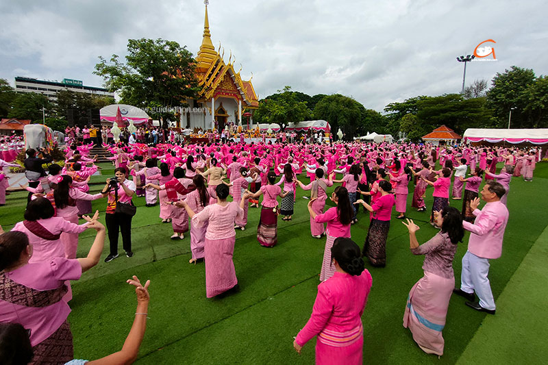 ประชาชนกว่า 1,000 คน ร่วมพิธีบวงสรวงศาลหลักเมืองอุบลราชธานี