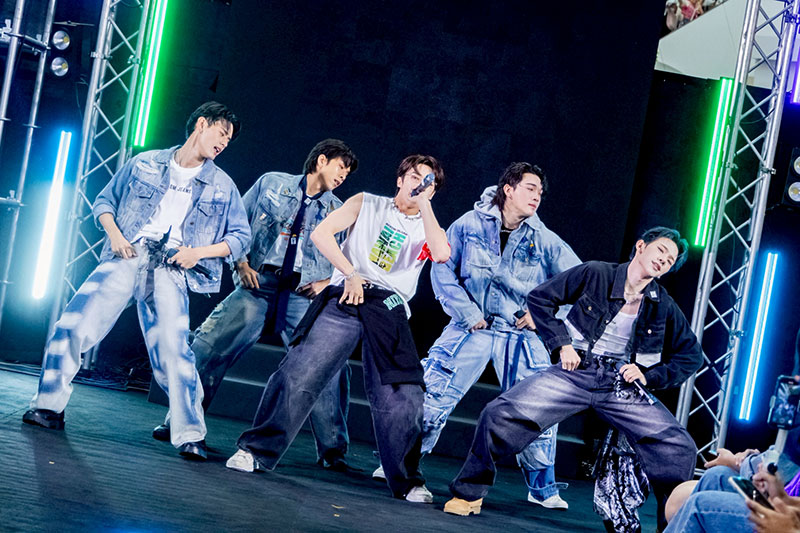 โรบินสันอุบลฯ จัดแคมเปญยีนส์สุดยิ่งใหญ่แห่งปี “Robinson Super Jeans Week: Crafting the Future”
