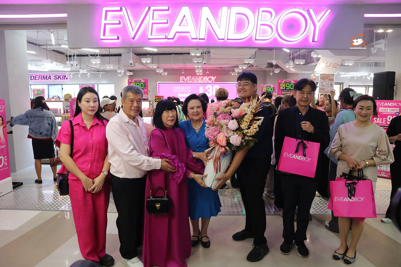 เปิดแล้ว EVEANDBOY สาขาสุนีย์ทาวเวอร์ ลดแรงสูงสุดถึง 70%