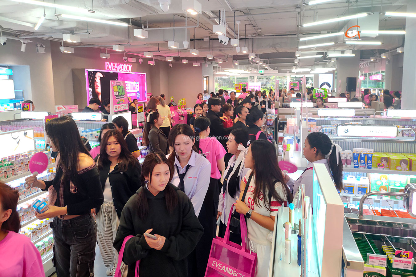 เปิดแล้ว EVEANDBOY สาขาสุนีย์ทาวเวอร์ ลดแรงสูงสุดถึง 70%