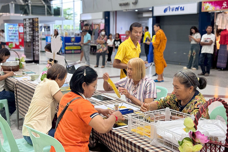 ท่าอากาศยานอุบลฯ เชิญร่วมกิจกรรม แกะเทียนพรรษา พร้อมรับของที่ระลึก