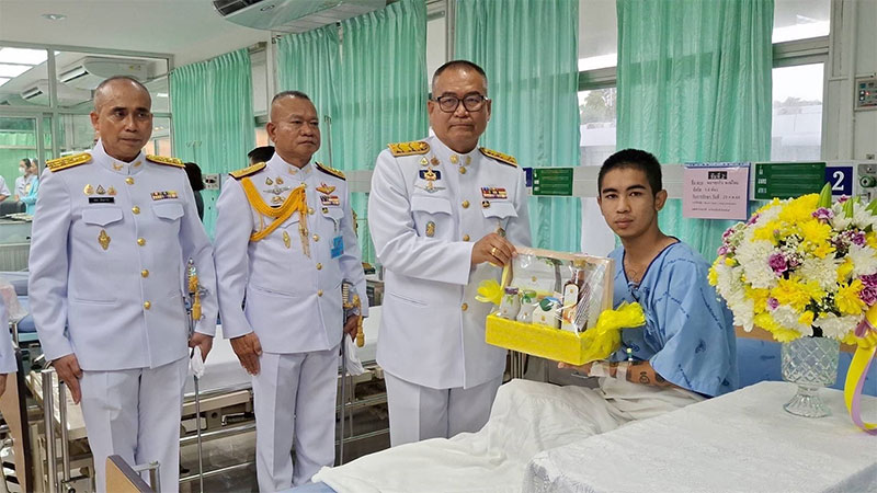 ในหลวงทรงรับผู้บาดเจ็บไว้เป็นคนไข้ ในพระบรมราชานุเคราะห์
