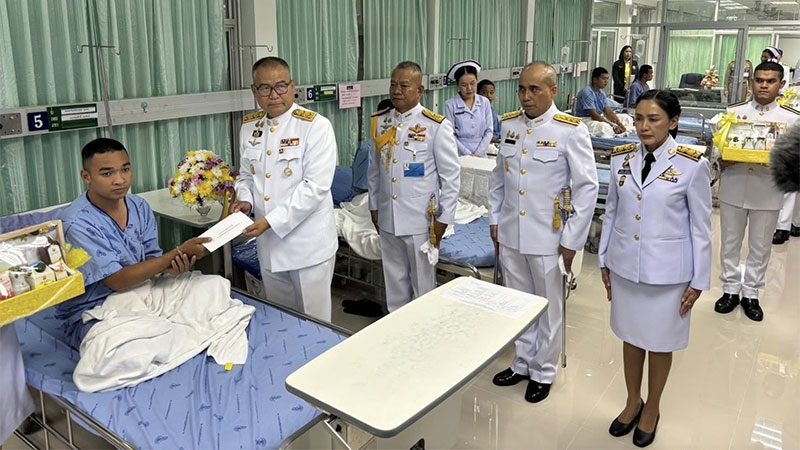 ในหลวงทรงรับผู้บาดเจ็บไว้เป็นคนไข้ ในพระบรมราชานุเคราะห์