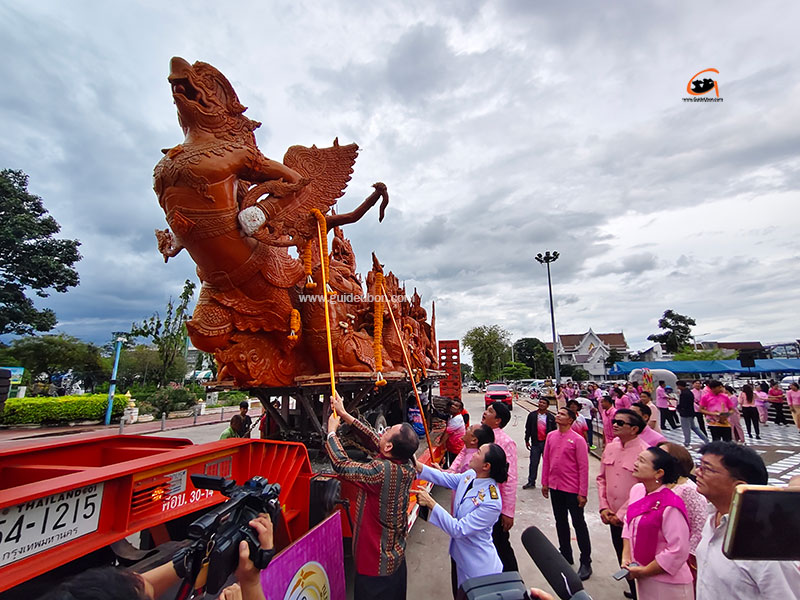 ขบวนเทียนพรรษา อุบลราชธานี พร้อมเดินทางสู่จังหวัดสุราษฎร์ธานีแล้ว 