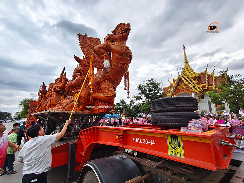 ขบวนเทียนพรรษา อุบลราชธานี พร้อมเดินทางสู่จังหวัดสุราษฎร์ธานีแล้ว 