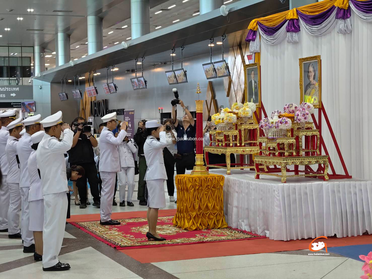อุบลฯ อัญเชิญเทียนพรรษาพระราชทานและผ้าอาบน้ำฝนพระราชทาน
