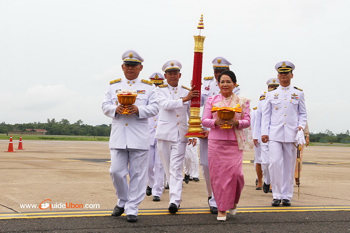 เทียนพรรษาพระราชทาน และผ้าอาบน้ำฝนพระราชทาน ถึงจังหวัดอุบลราชธานีแล้ว