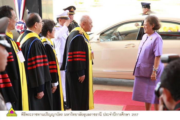 ม.อุบลฯ จัดพระแท่น งานพิธีพระราชทานปริญญาบัตร สมพระเกียรติ