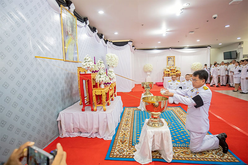 จังหวัดอุบลฯ จัดพิธีถวายน้ำสรงพระบรมศพเบื้องหน้าพระฉายาลักษณ์