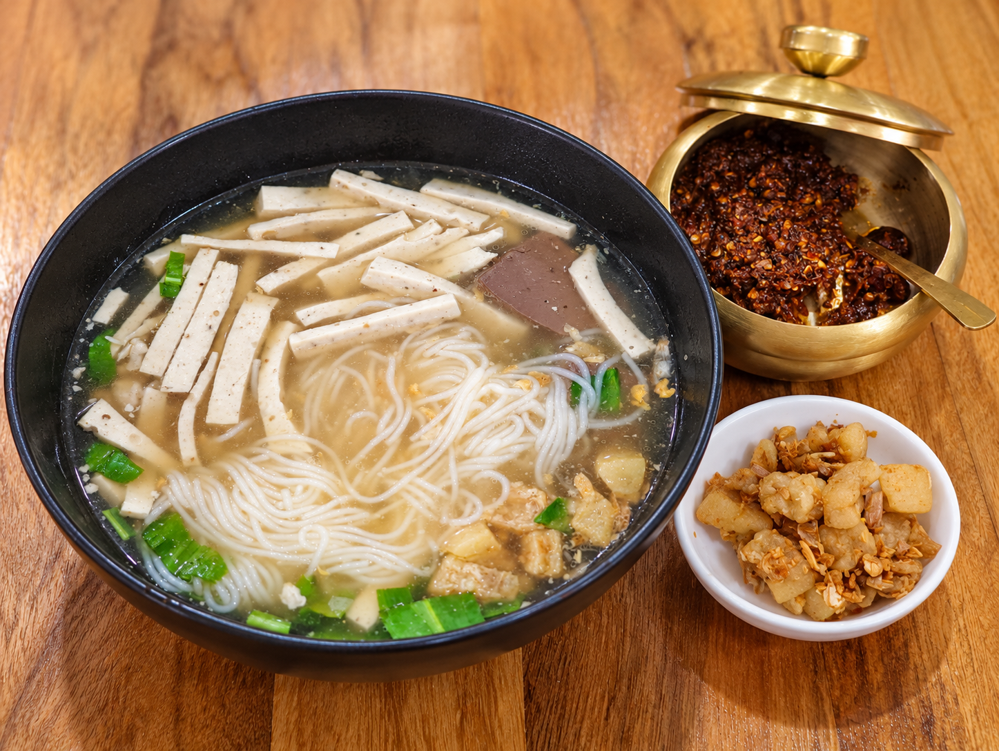จั๊บ กะ เพรา x ลุงแซม ก๋วยจั๊บอุบล–กะเพรารสเด็ด
